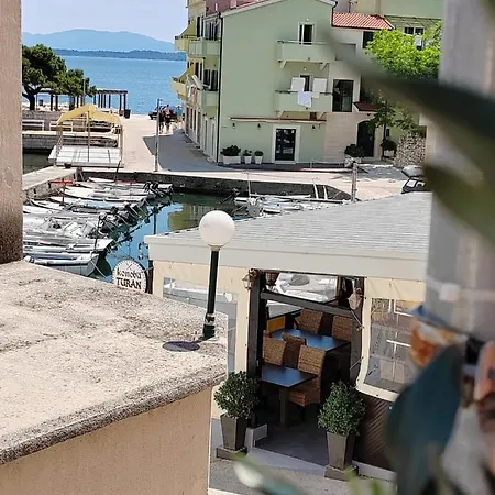 Turan Centrally Located With Free Parking *