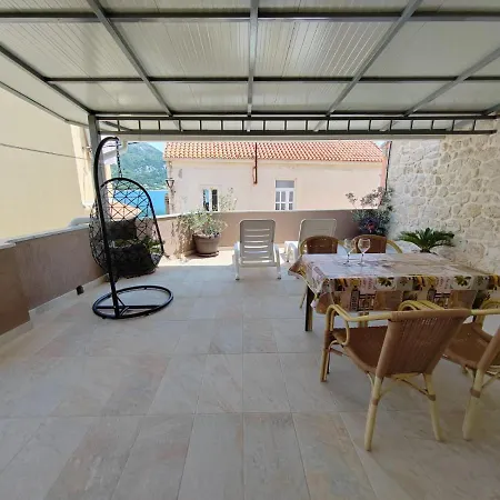 Apartment Turan Centrally Located With Free Parking