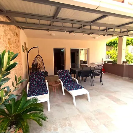 Turan Centrally Located With Free Parking * Igrane