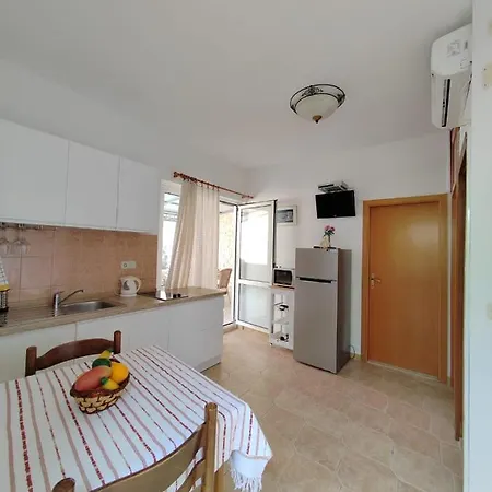 Turan Centrally Located With Free Parking إيغراني