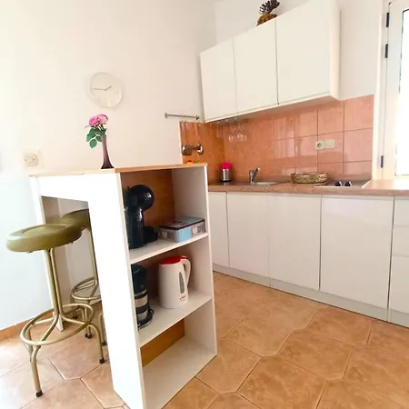 Turan Centrally Located With Free Parking شقة