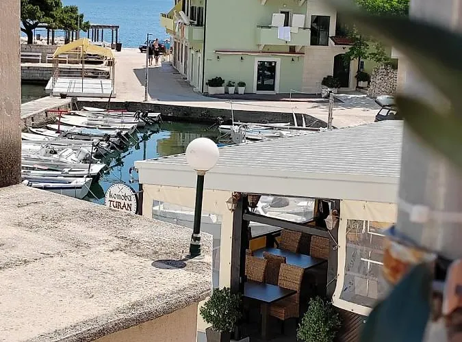 Turan Centrally Located With Free Parking *
