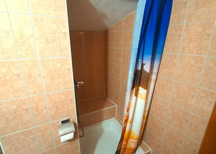 Turan Centrally Located With Free Parking *